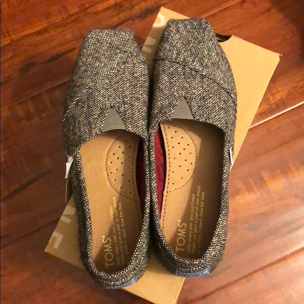 Brand New Tom’s Flats